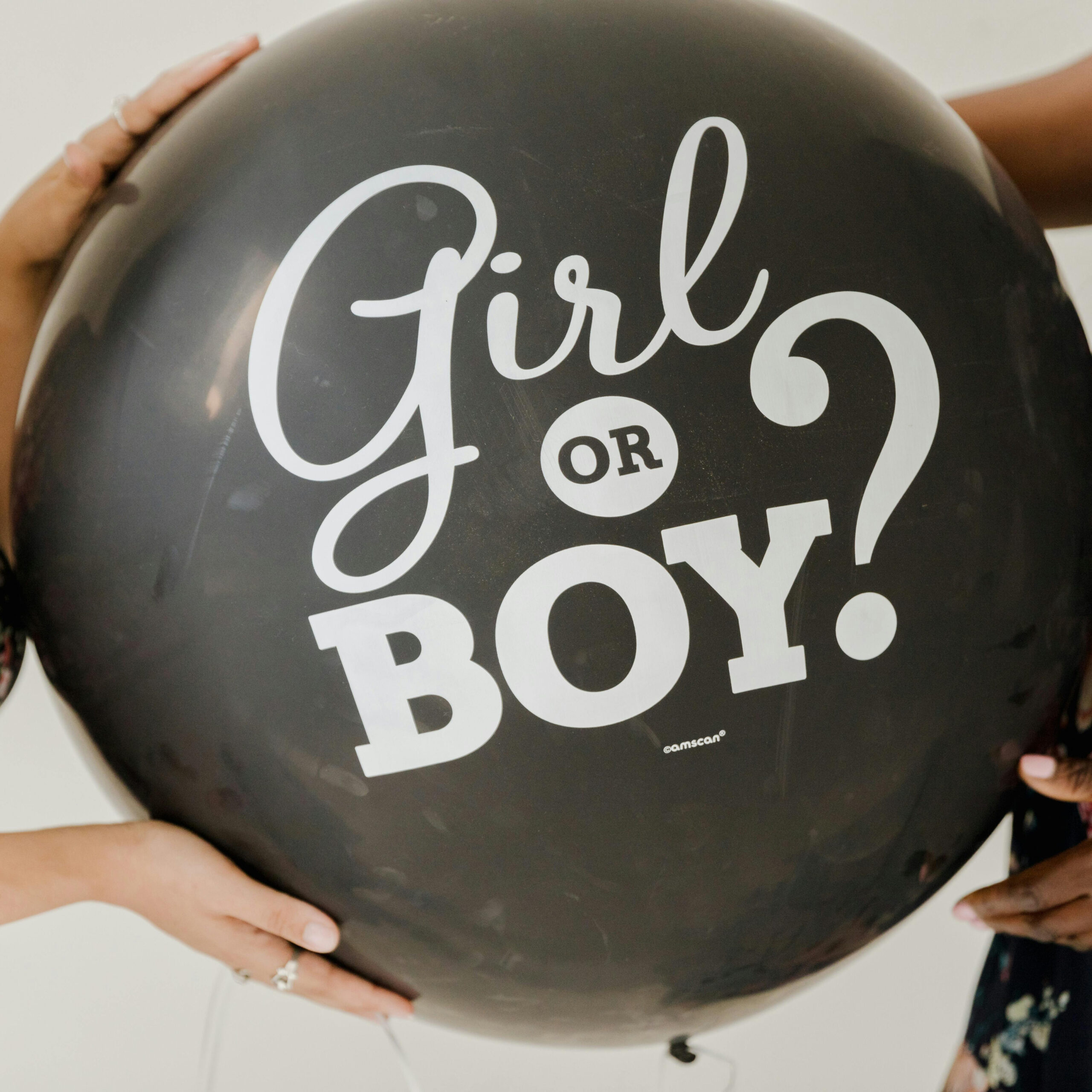Jongen of meisje: populaire ideeën voor een gender reveal party