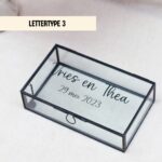 memorybox zwart gepersonaliseerd glazen box bruiloft bruidspaar trouwdatum