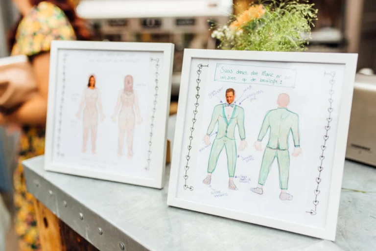 Bruiloft trouwceremonie trouwjurk en pak raden decoratie